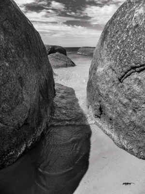 Between-two-boulders-on-the-beach-South-Western-Australia