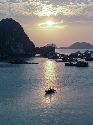 Boat-crossing-sunlight-refelction-Cat-Ba-Island-Vietnam