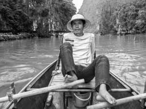 Boat-operator-Ninh-Binh-Vietnam