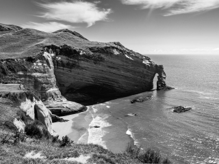 Cliffside-archway-Wharariki-beach-New-Zealand