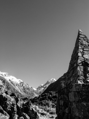 Climbers-memorial-and-Aoraki-New-Zealand