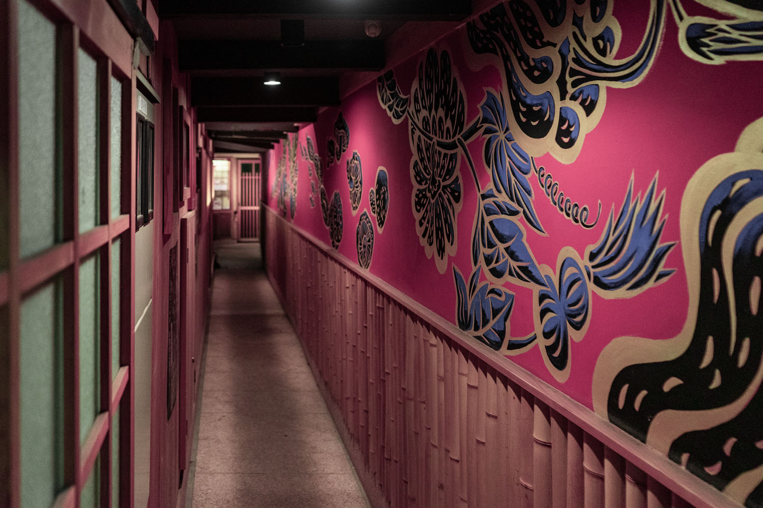 Corridor-of-traditional-building-Pontocho-Alley-Kyoto-Japan