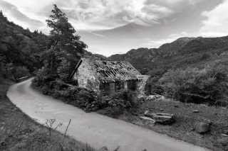 Derelict-house-Snowdonia-National-Park-Wales