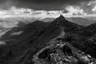 Figure-on-distant-peak-Mount-Snowdon