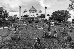 Front-garden-of-old-state-Mosque-Kuching-Sarawak-Borneo