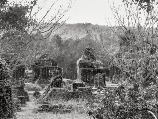 Hindu-temple-ruins-01-My-Son-Sanctuary-Vietnam