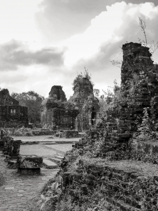 Hindu-temple-ruins-03-My-Son-Sanctuary-Vietnam