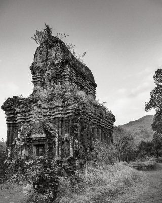 Hindu-temple-ruins-04-My-Son-Sanctuary-Vietnam