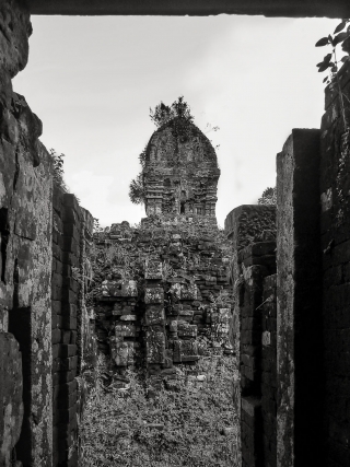 Hindu-temple-ruins-07-My-Son-Sanctuary-Vietnam