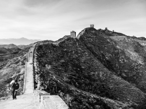 Labourer-walking-on-the-Great-Wall-of-China