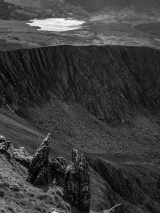 Looking-down-Mount-Snowdon