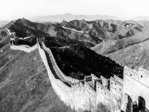 Looking-down-on-the-Great-Wall-of-China