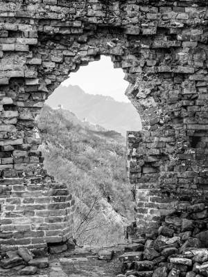 Looking-through-archway-on-the-Great-Wall-of-China