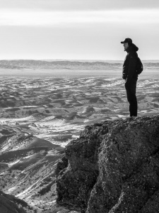 Me-overlooking-Gobi-Desert-somewhere-near-Tsagaannuur-Mongolia