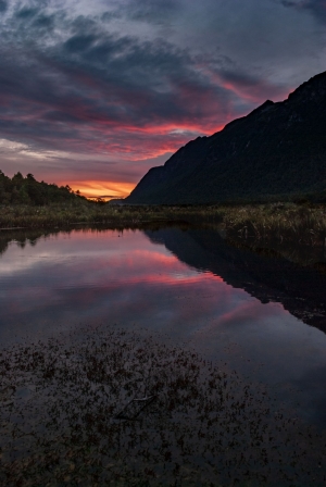 Mirror-lake-Fiordland-New-Zealand