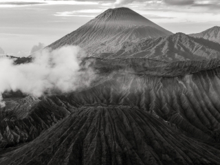Mount-Bromo-close-up-Tengger-Semeru-National-Park-Java-Indonesia