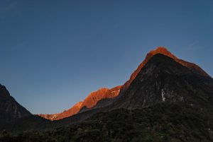 Mountain-tops-at-sunset-Fiordland-New-Zealand