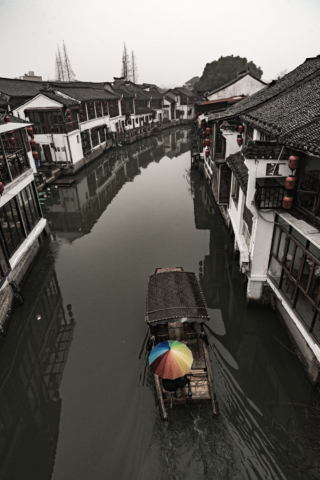 Rainbow-umbrella-on-river-boat-Zhujiajiao-Shanghai-China