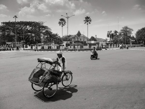 Rickshaw-on-the-move-Yogyakarta-Java-Indonesia
