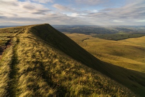 Ridge-above-Llyn-Cwm-Llwch-Brecon-Beacons-Wales-The-Great-British-Countryside