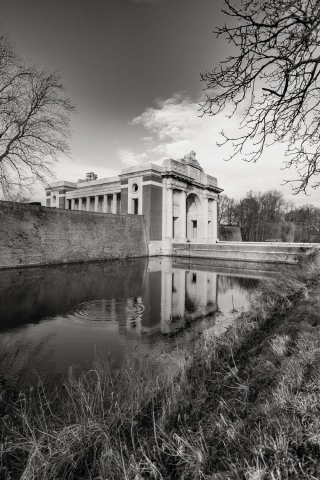 Rippled-reflection-of-The-Menin-Gate-Ypres-Belgium