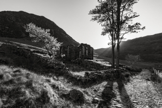 Ruins-of-slate-miners-house-Snowdonia-National-Park-Wales