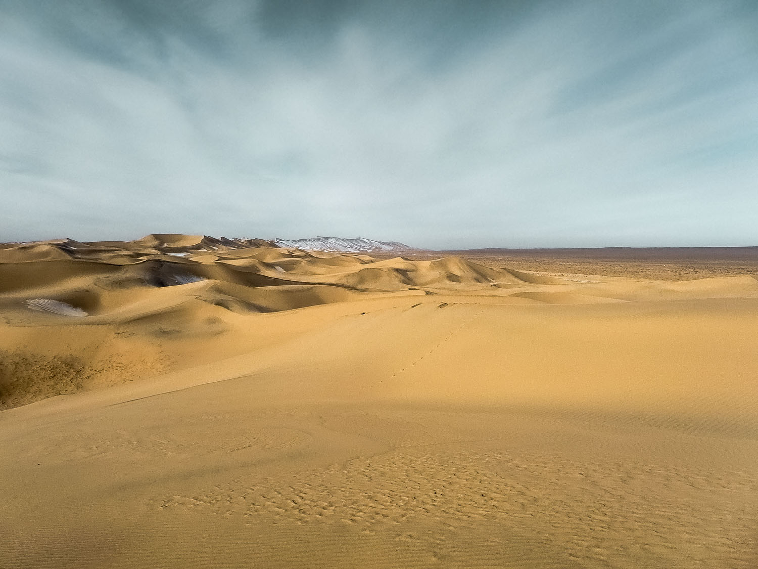 Konghor-Sand-dunes-of-the-Gobi-Desert-Mongolia - WEMOOCH