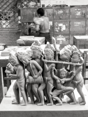 Sculptor-and-Sculpture-Siem-Reap-Cambodia