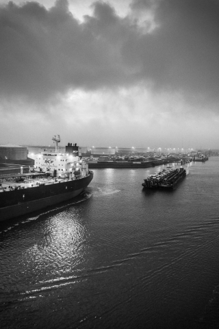 Ships-in-the-early-morning-port-of-Rotterdam-Netherlands