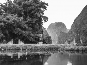 Shrine-at-rivers-edge-limestone-rock-formations-Ninh-Binh-Vietnam
