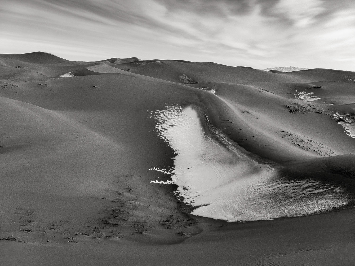 Snow-in-the-sand-dunes-of-the-Gobi-Desert-Mongolia - WEMOOCH