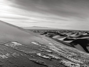 Snow-on-the-sand-dunes-of-the-Gobi-Desert-Mongolia