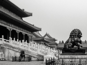 Statue-amongst-temples-Forbidden-City-Beijing-China