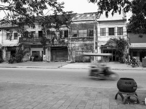 Street-scene-with-Tuk-Tuk-Kampot-Cambodia