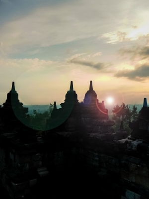 Sunrise-Borobudur-Stupa-Java-Indonesia
