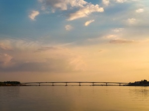 Sunsetting-over-bridge-on-Mekong-river-Kampong-Cham-Cambodia