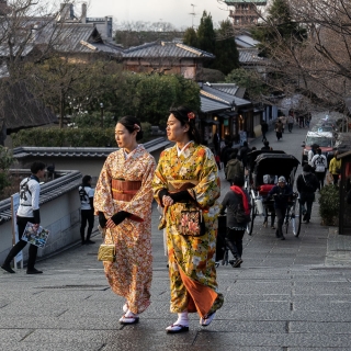 Two-women-wearing-Kimono-Kyoto-Japan