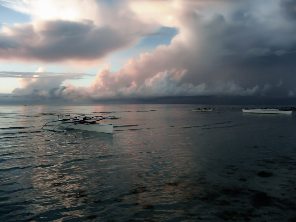 Banka-boats-at-sunrise-Anda-beach-Bohol-Philippines