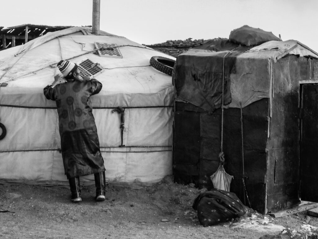 Setting up the Ger, Gobi Desert, Mongolia